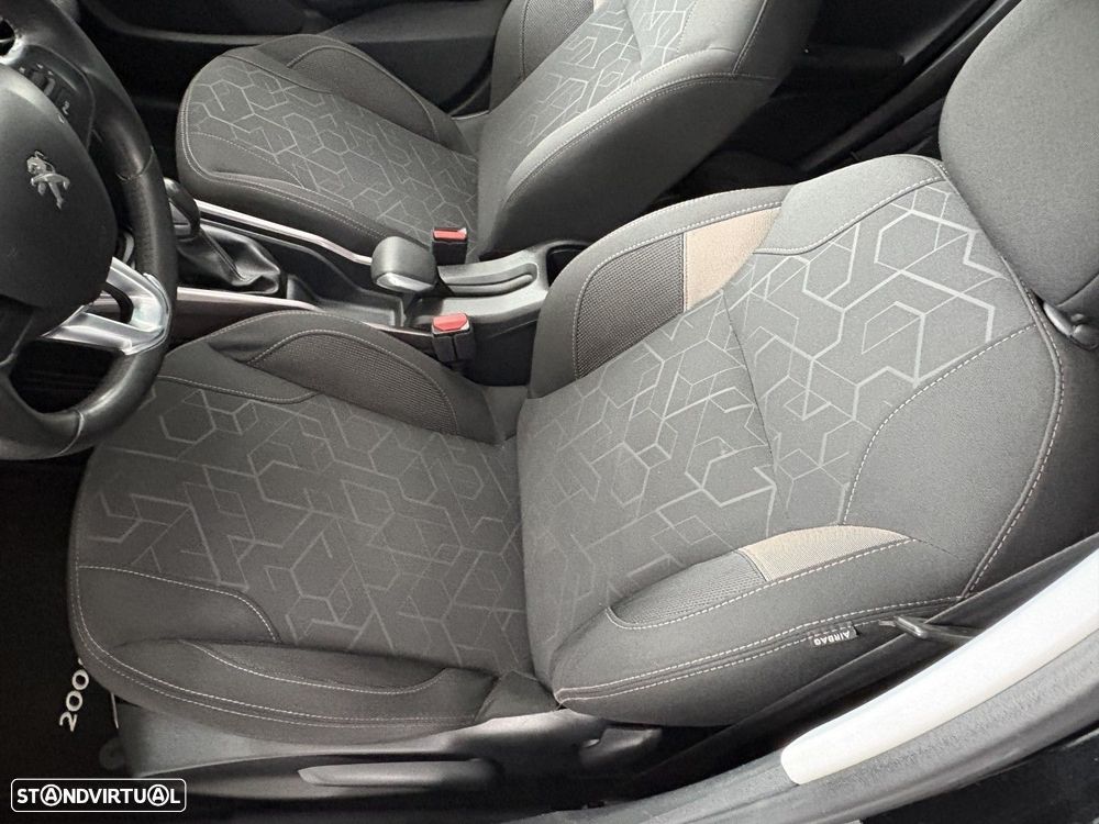 Peugeot 2008 1.2 PureTech Style - 9