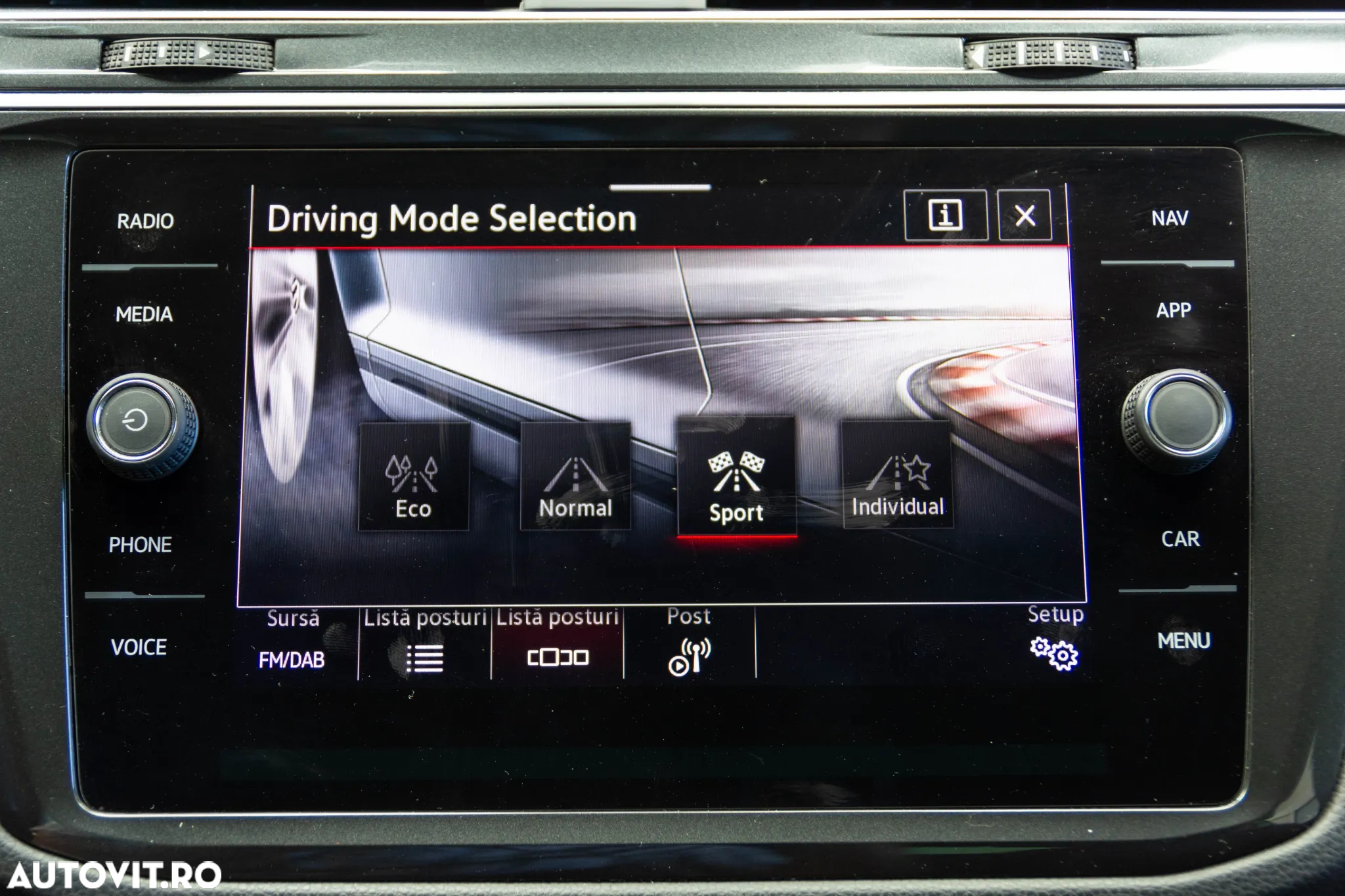 Volkswagen Tiguan 2.0 TDI SCR DSG 4Motion R-Line - 29