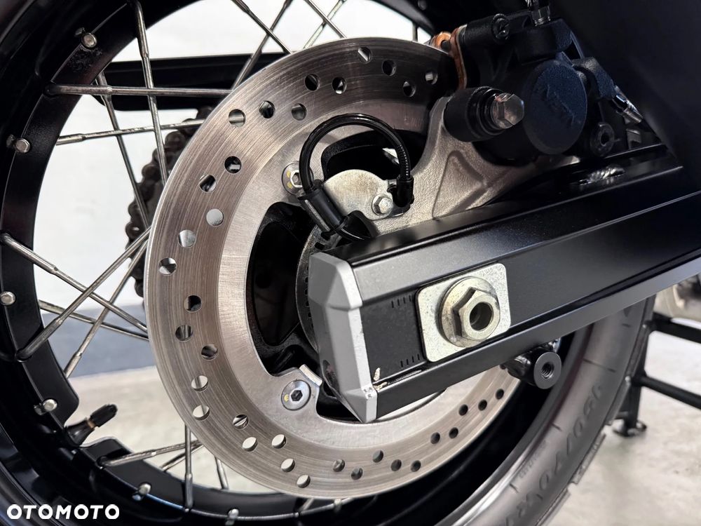 Suzuki V-STROM - 12