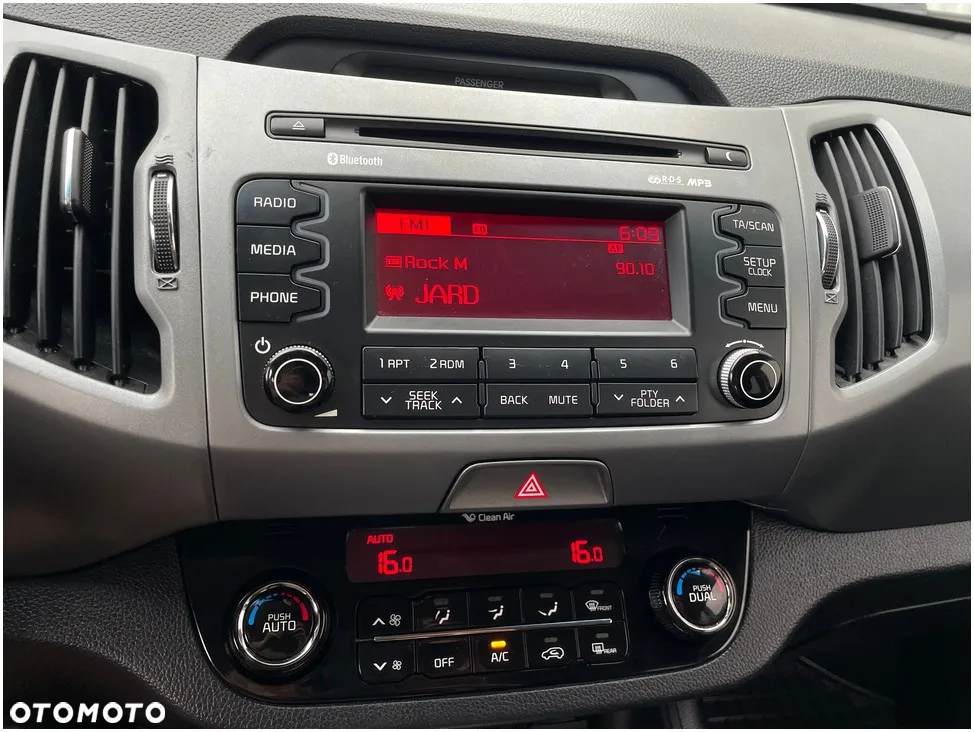 Kia Sportage 1.7 CRDI 2WD Dream-Team Edition - 29