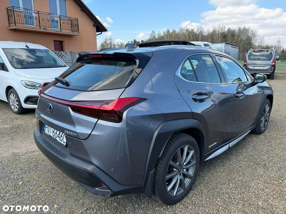 Lexus UX - 4