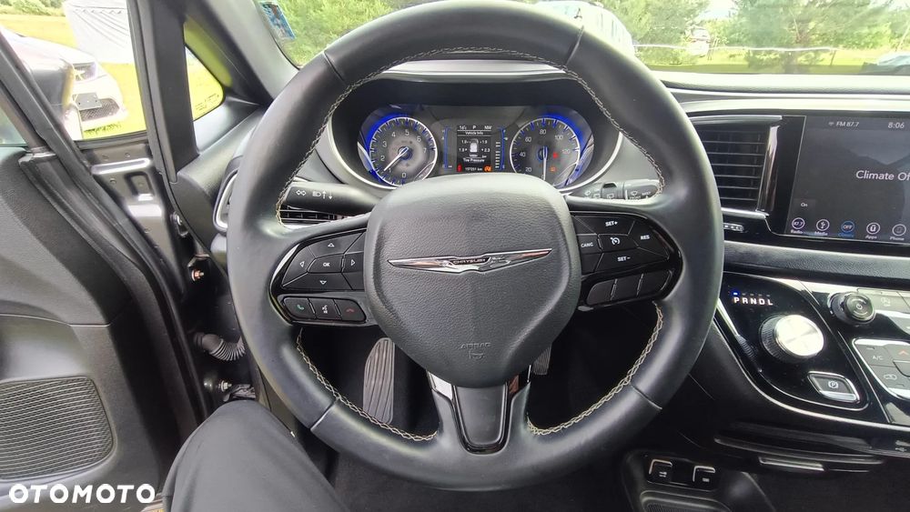 Chrysler Pacifica - 24