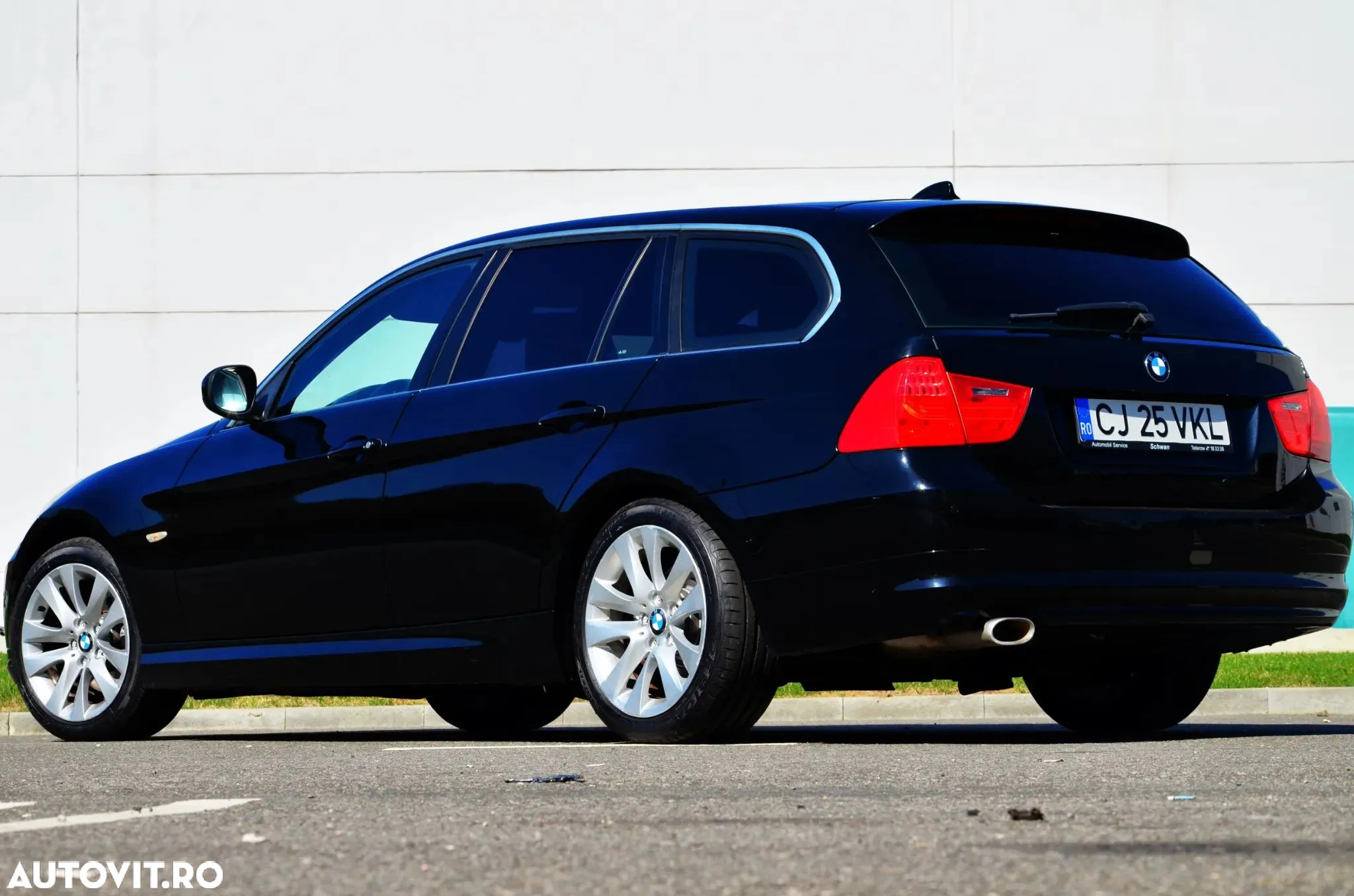 BMW Seria 3 318d DPF Touring Aut. Edition Lifestyle - 8