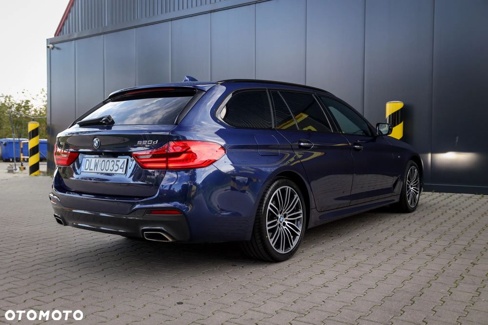 BMW Seria 5 520d xDrive Touring M Sport Edition - 18