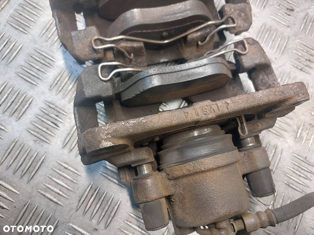 TARCZE HAMULCOWE PRZÓD + ZACISKI TOYOTA YARIS II LIFT 1.33 16V - 8