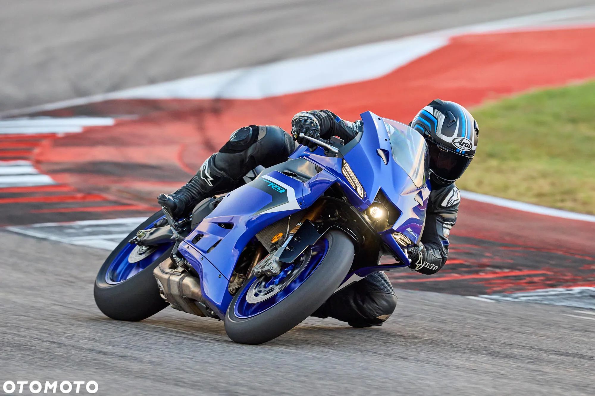 Yamaha R9 - 1