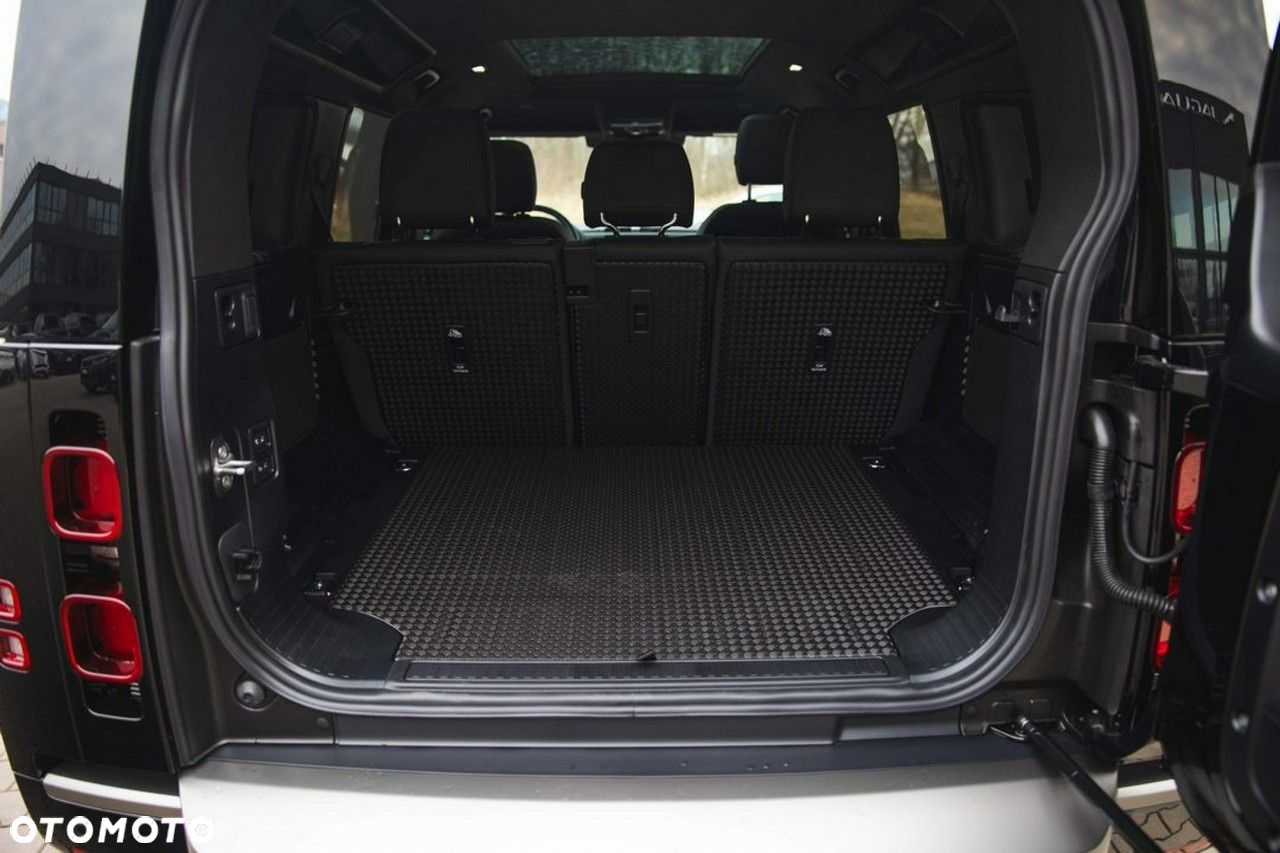 Land Rover Defender - 31