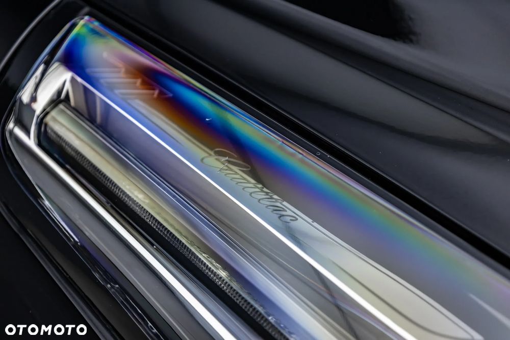 Cadillac Escalade 6.2 V8 AWD AT Platinum - 34