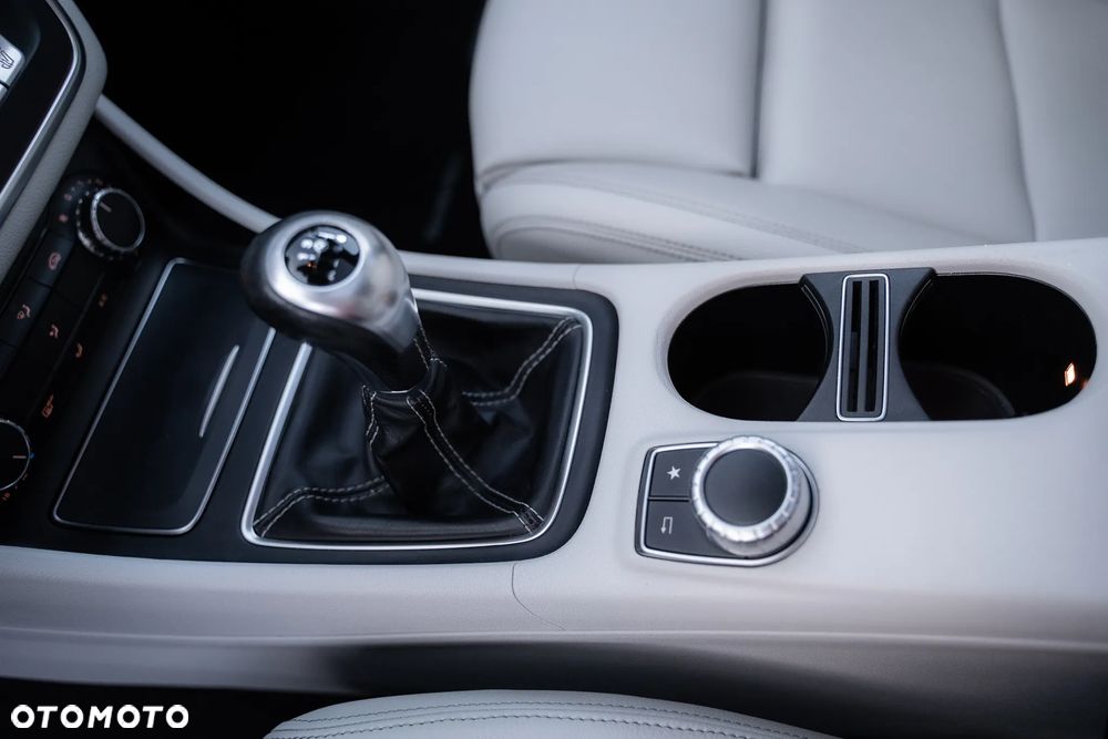 Mercedes-Benz CLA 200 (CDI) d Urban - 39