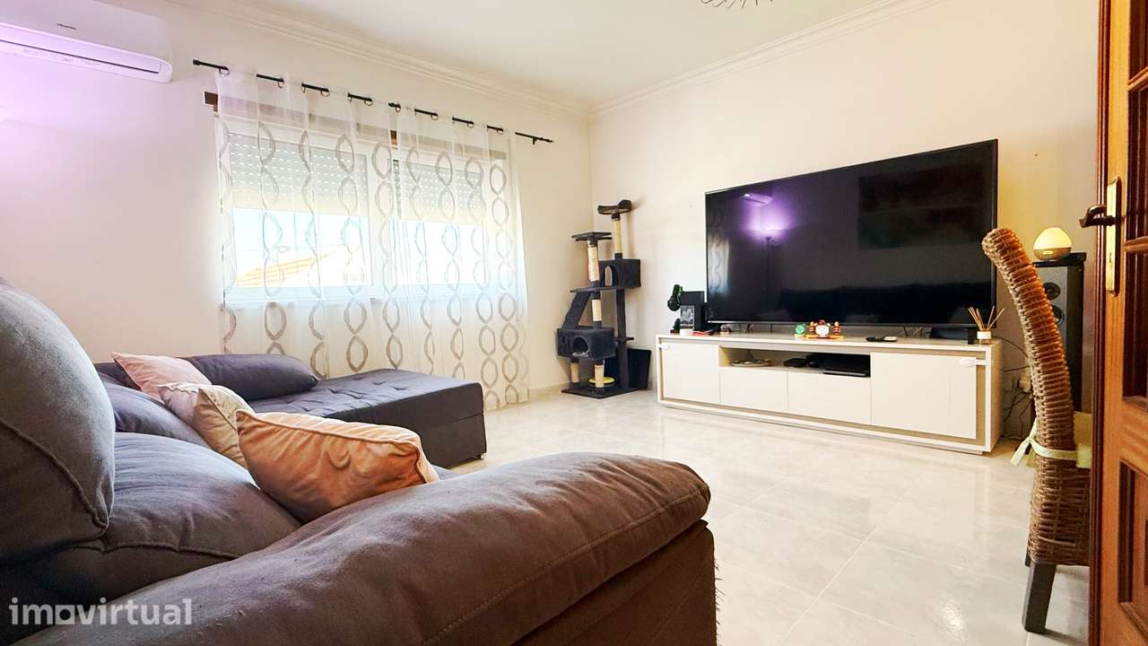 Apartamento T2 situado no 1.º andar, na Quinta do Conde - Grande imagem: 4/21