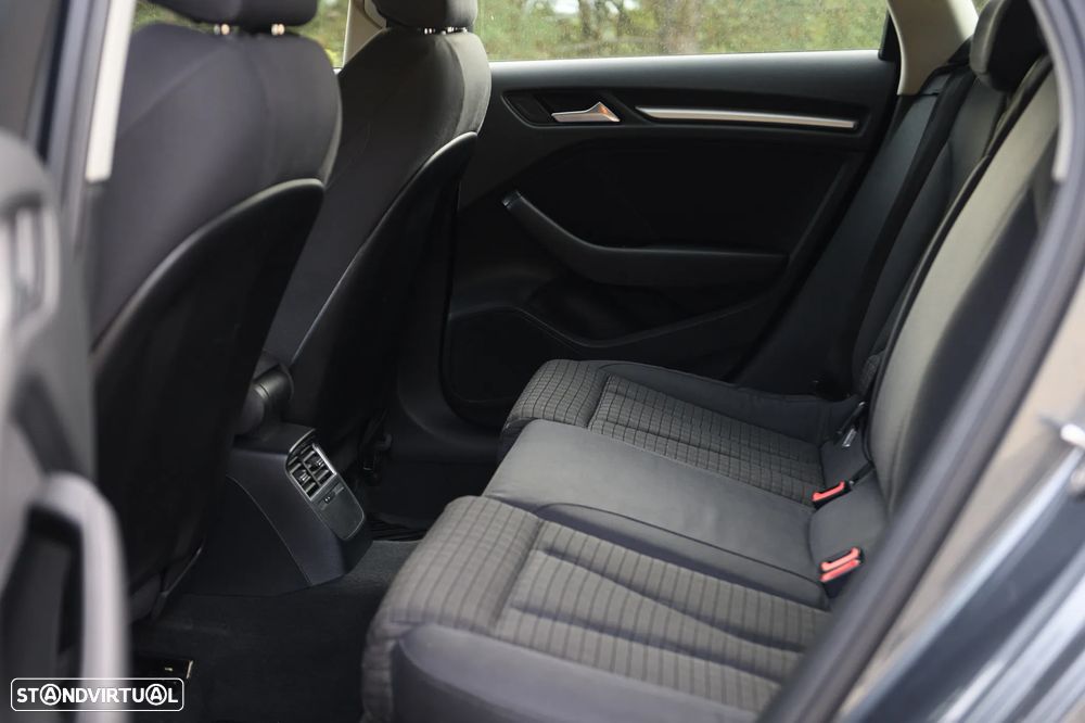 Audi A3 Sportback 1.6 TDI S-line - 25