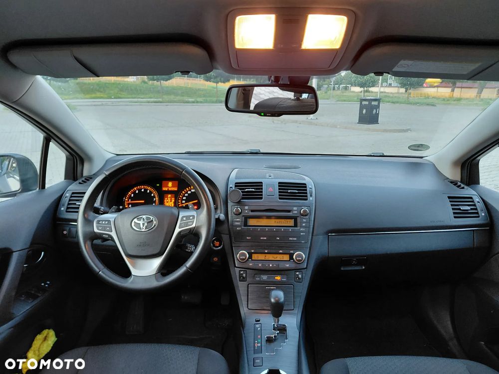 Toyota Avensis - 10