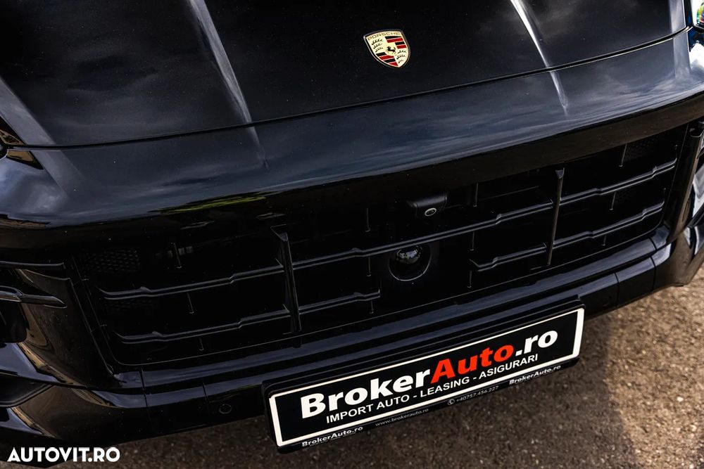 Porsche Cayenne Coupe E-Hybrid - 13
