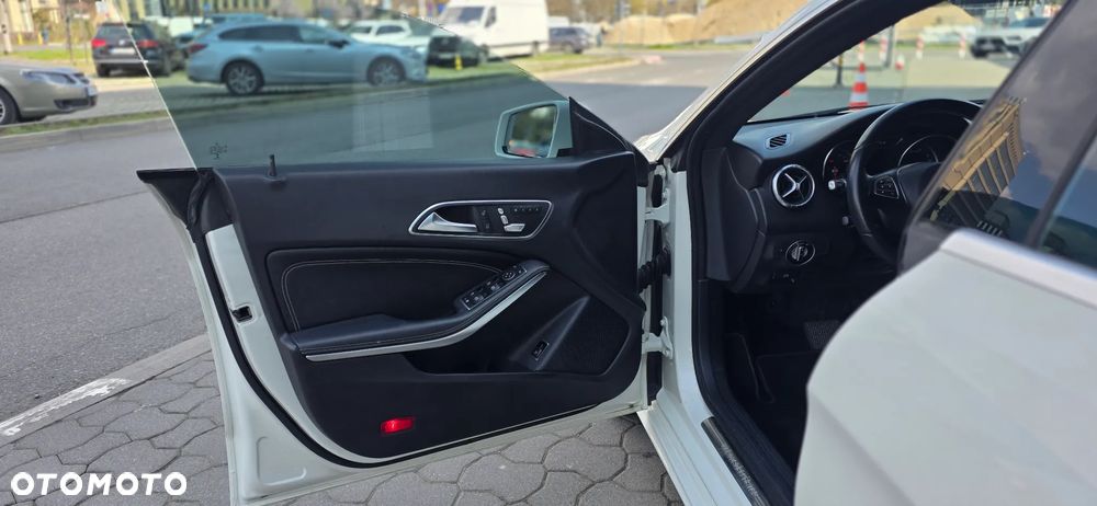 Mercedes-Benz CLA 250 7G-DCT UrbanStyle Edition - 21