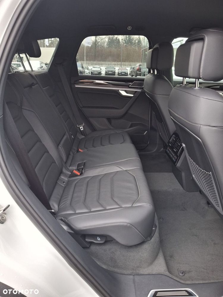 Volkswagen Touareg 3.0 V6 TDI 4Motion R-Line - 25