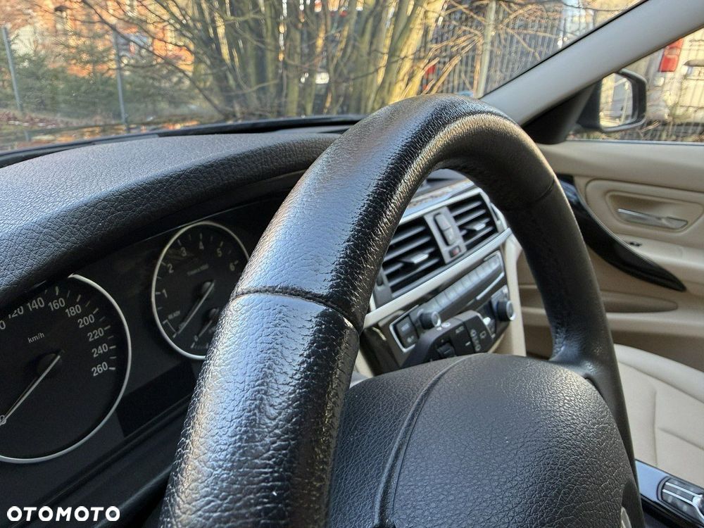 BMW Seria 3 320i Luxury Line - 34