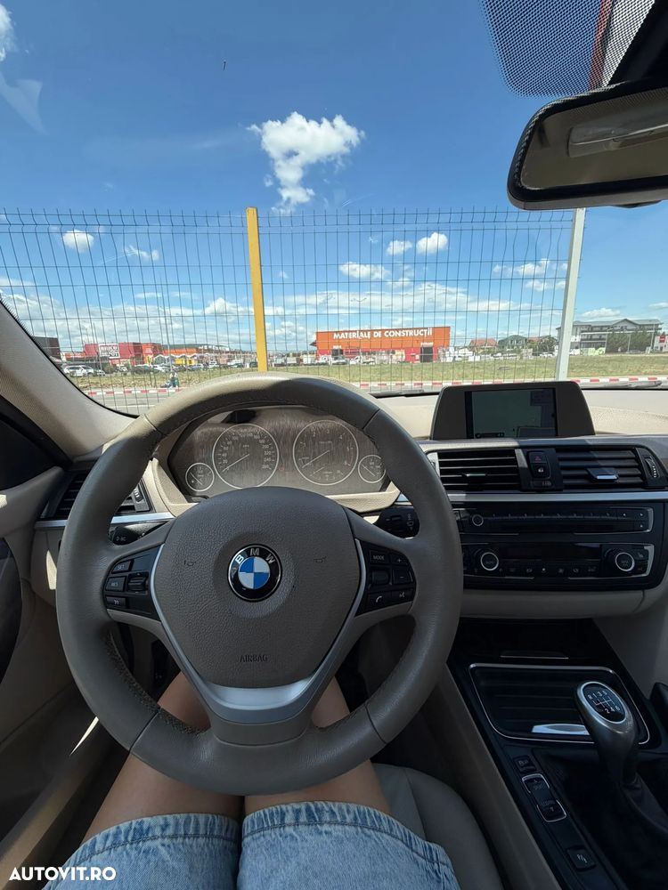 BMW Seria 3 320d xDrive - 10