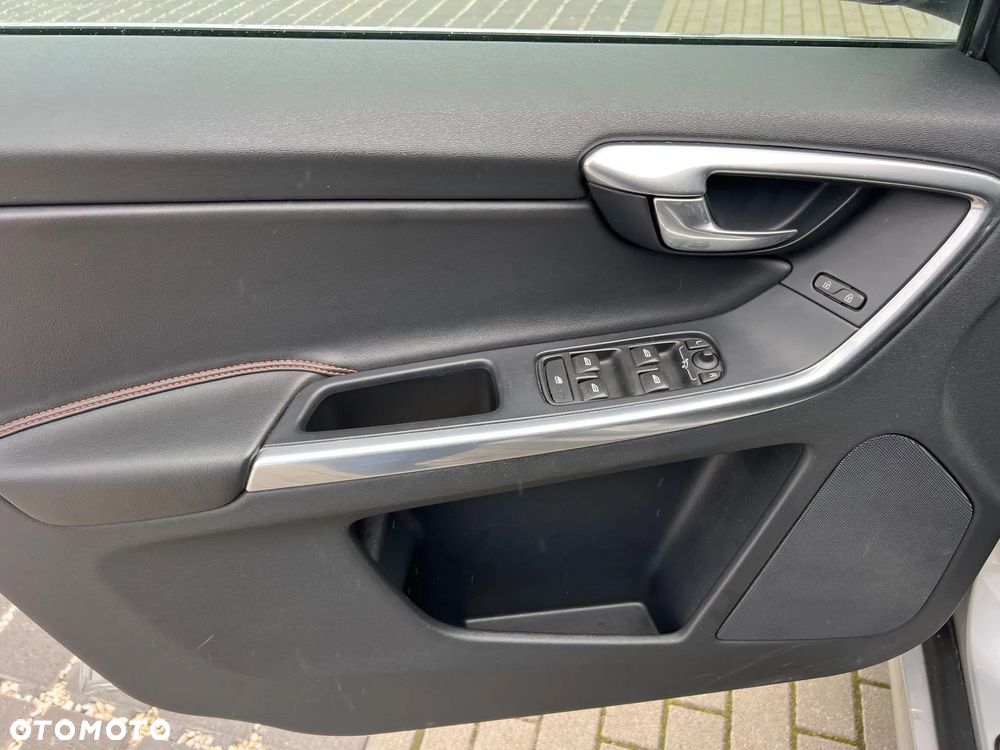 Volvo XC 60 D3 Drive-E Ocean Race - 19