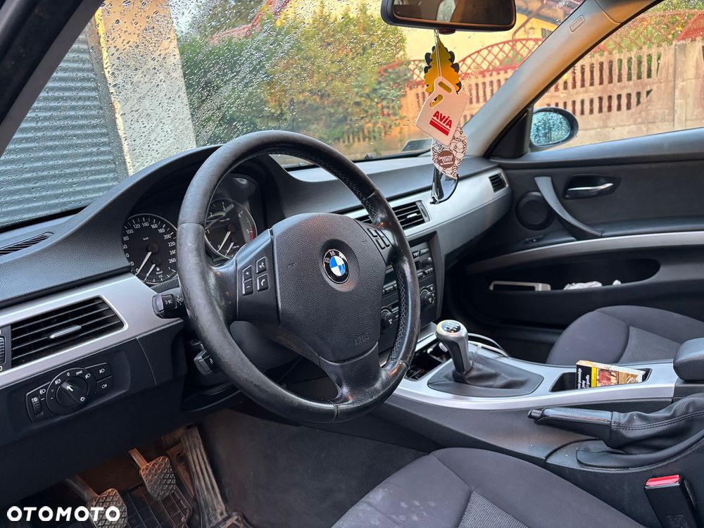 BMW Seria 3 318d DPF - 8