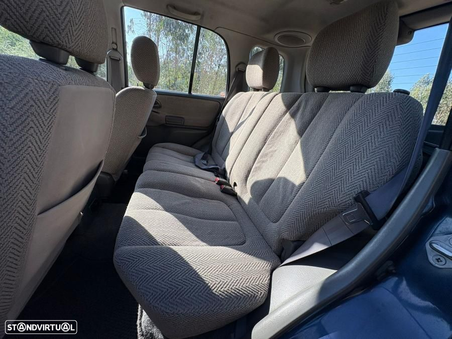 Suzuki Grand Vitara Metal Top 2.0 TDi - 12