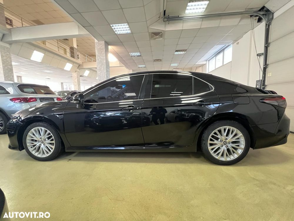 Toyota Camry Luxury - 12