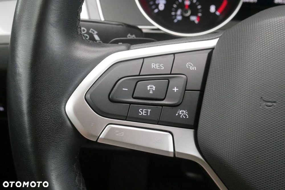 Volkswagen Passat Variant 2.0 TSI Business DSG - 23