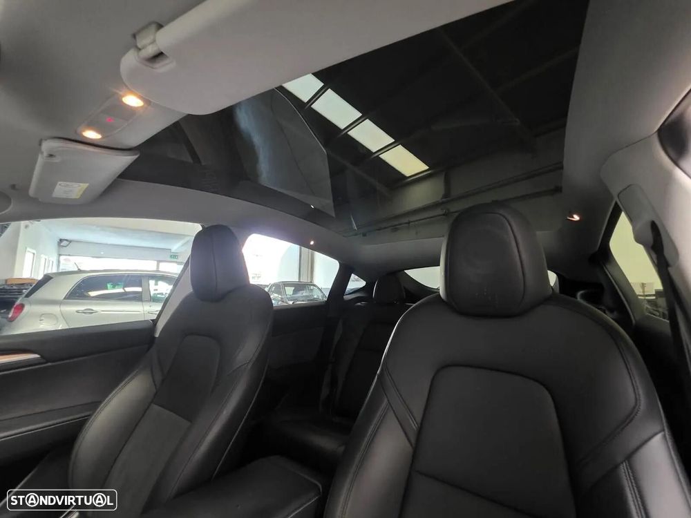 Tesla Model Y Long Range Dual Motor AWD - 12
