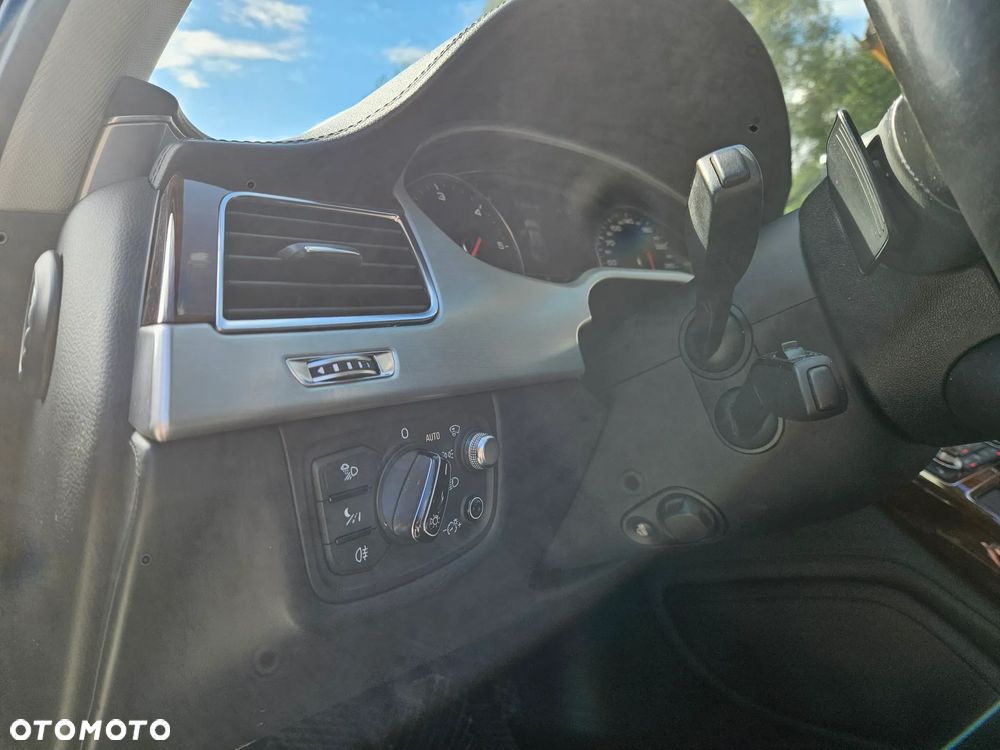 Audi A8 4.2 TDI DPF (clean diesel) quattro tiptronic - 10