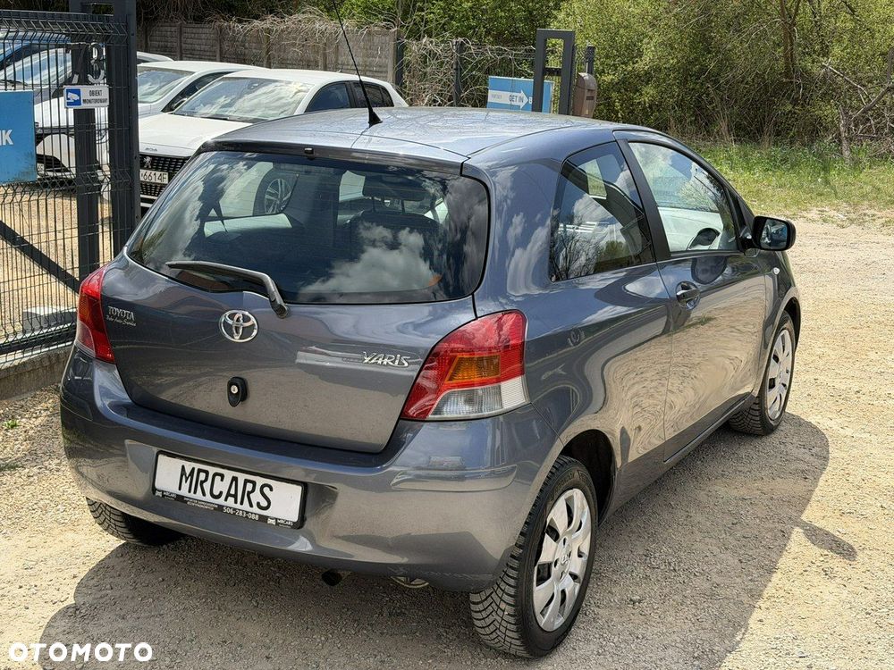 Toyota Yaris - 10