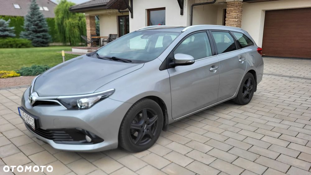Toyota Auris 1.6 D-4D Dynamic - 1