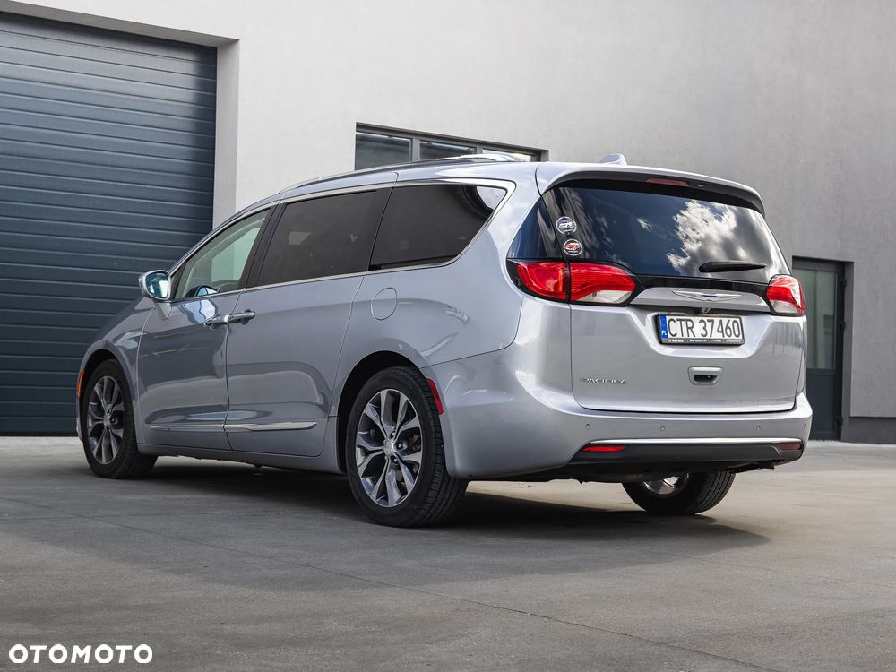 Chrysler Pacifica - 5