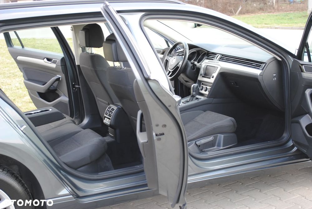 Volkswagen Passat - 20