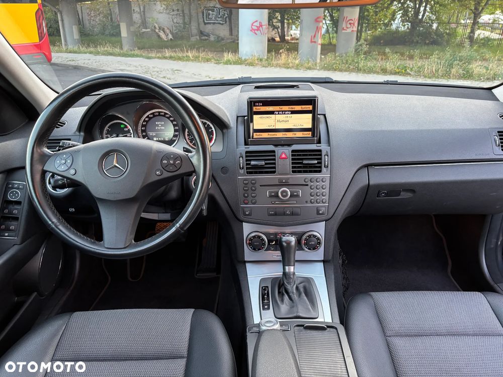 Mercedes-Benz Klasa C 200 CGI Automatik BlueEFFICIENCY Avantgarde - 13
