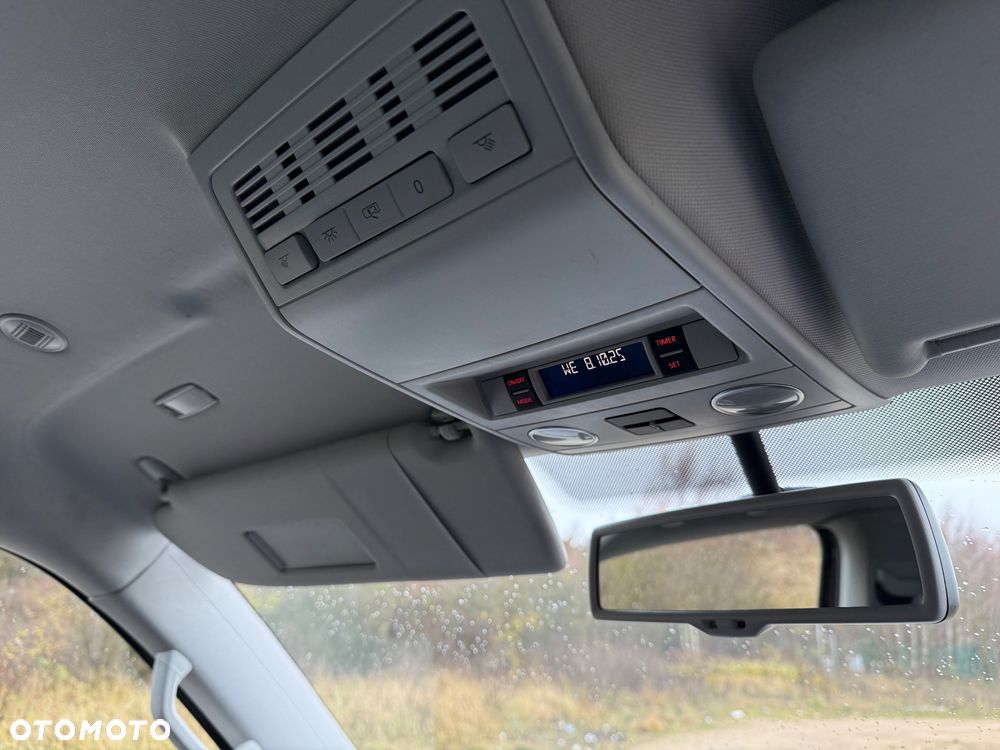 Volkswagen Multivan - 28