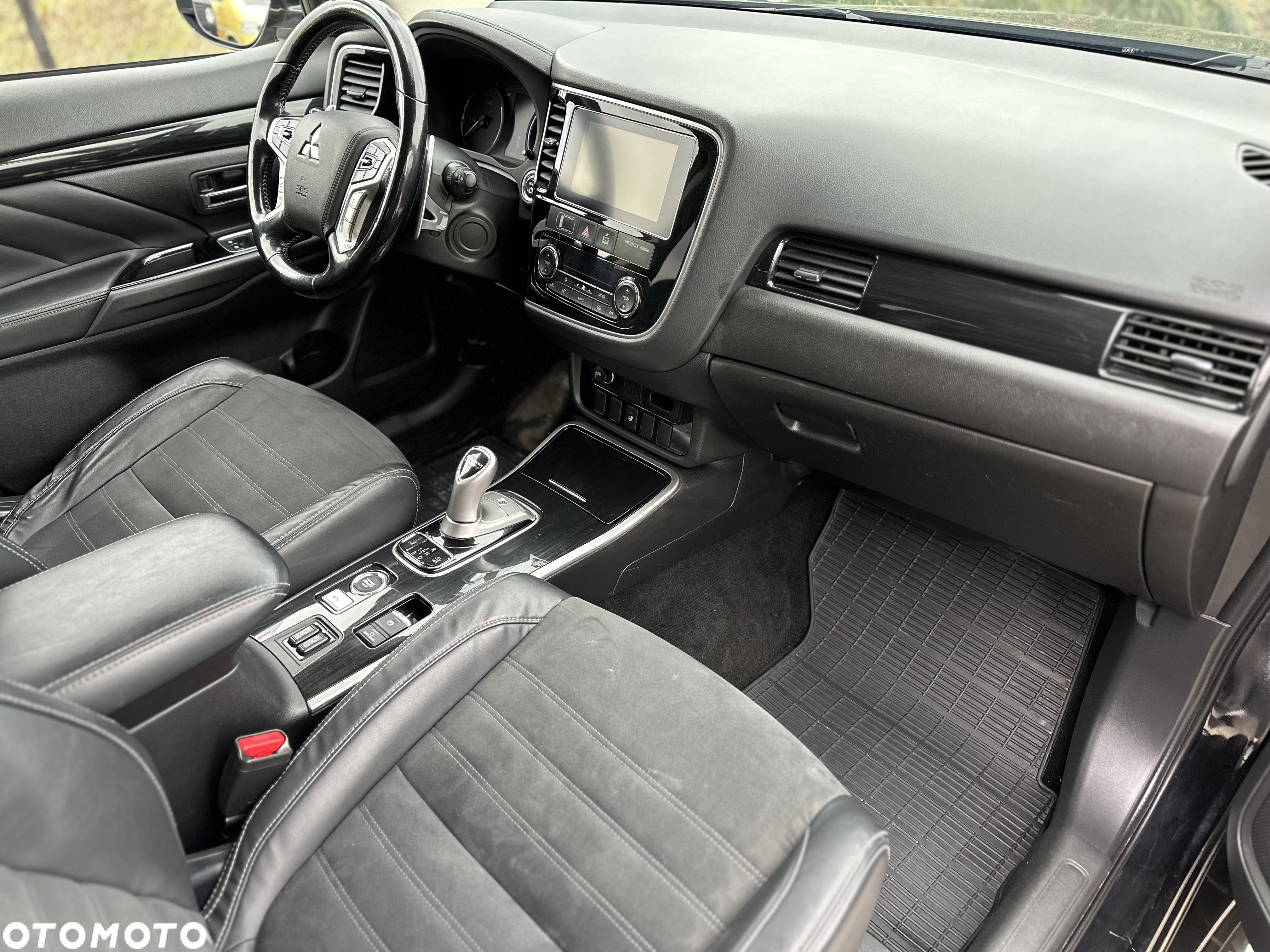 Mitsubishi Outlander 2.0 4WD Plug-In Hybrid - 18