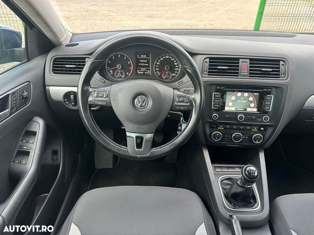 Volkswagen Jetta - 6