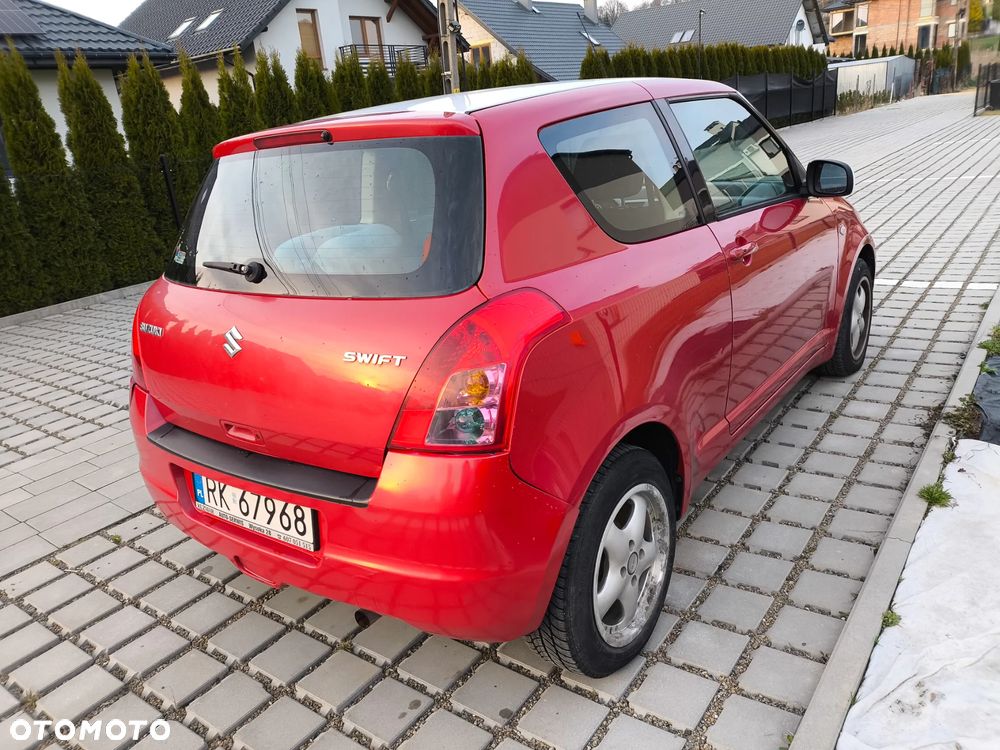 Suzuki Swift 1.3 Club - 4
