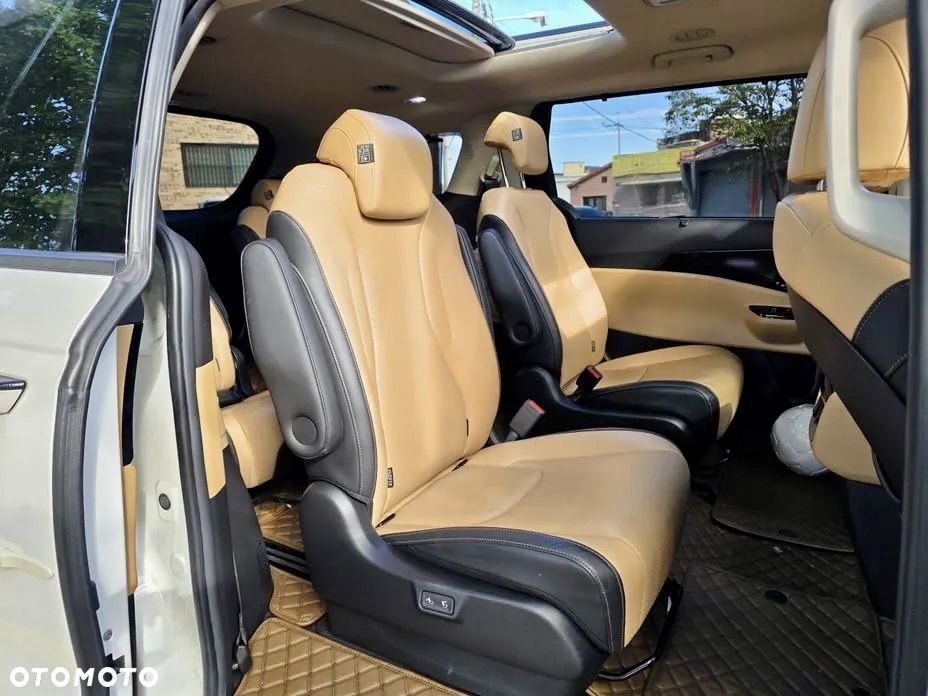 Kia Carnival - 7