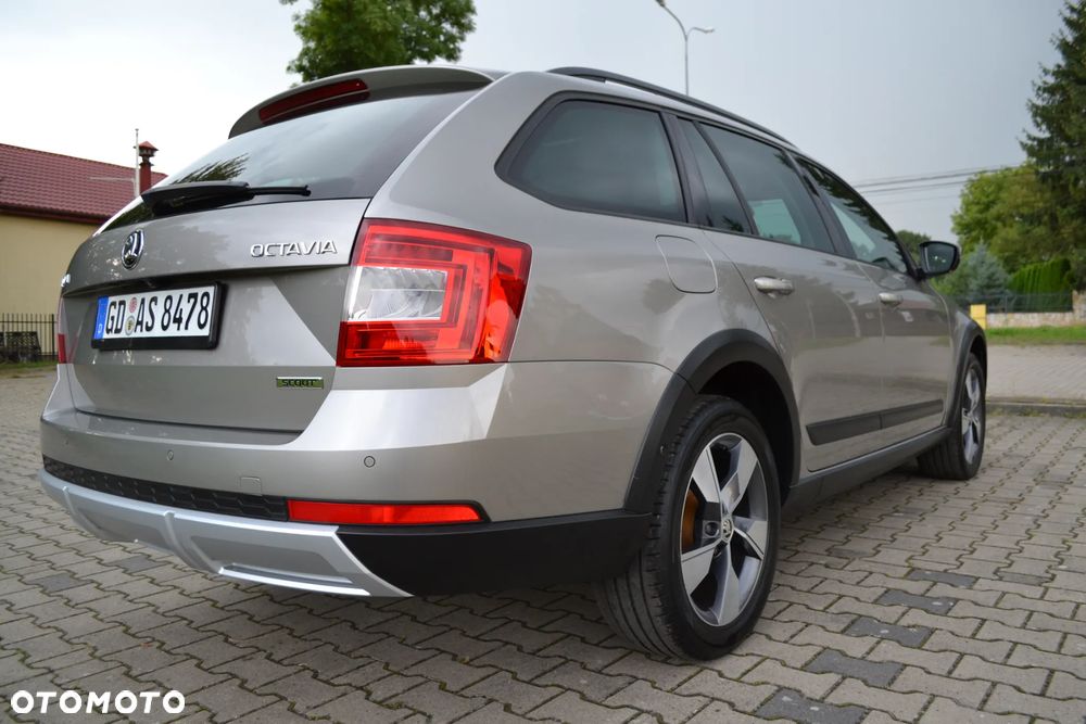 Skoda Octavia Combi 2.0 TDI 4x4 DSG Scout - 11