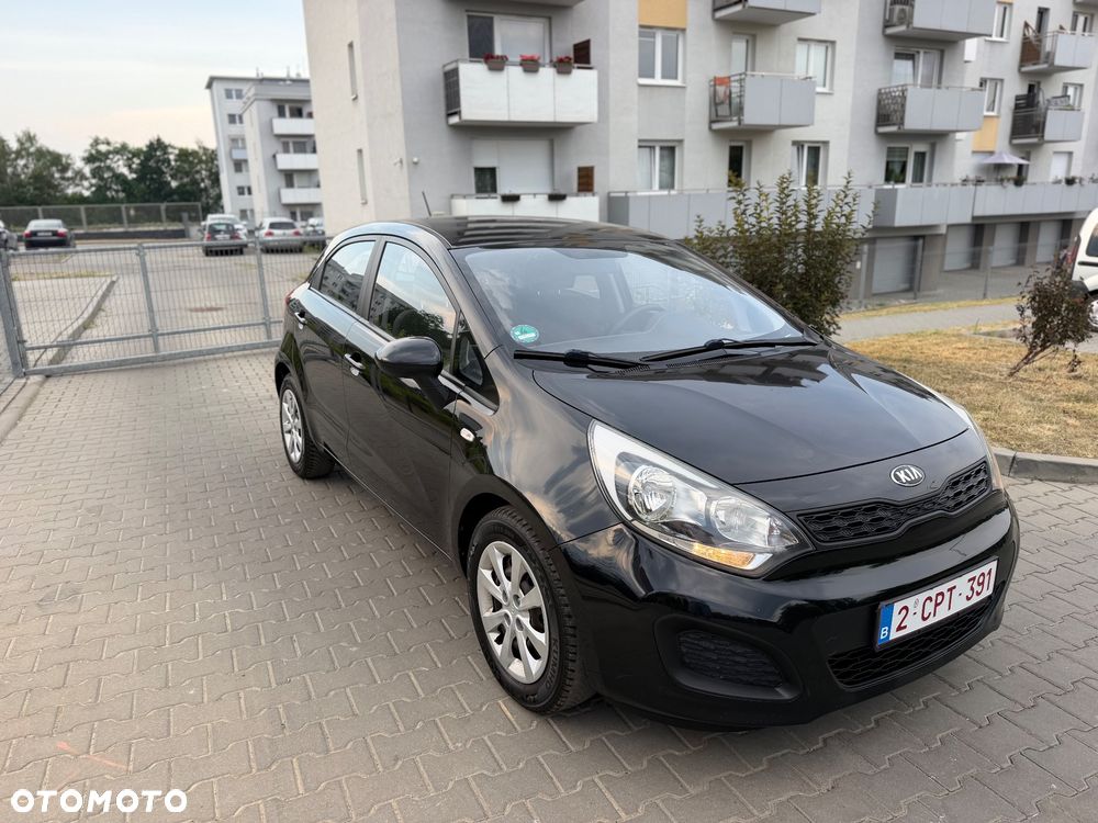 Kia Rio 1.2 Fifa World Cup Edition - 12