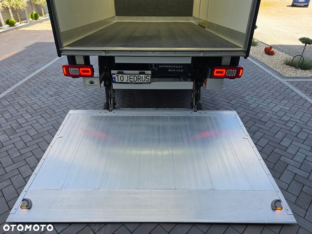 Mercedes-Benz SPRINTER 319 3.0 CDI KONTENER 4,28cmDługi 2,29cmSzero 2,24cmWysok + WINDA 750Kg 42Tyś km SERWIS DO OSTATNIEGO Km ASO MERCEDES-BENZ SALON PL STAN NOWY NOWY NOWY FABRYCZNA GWARANCJA - 16