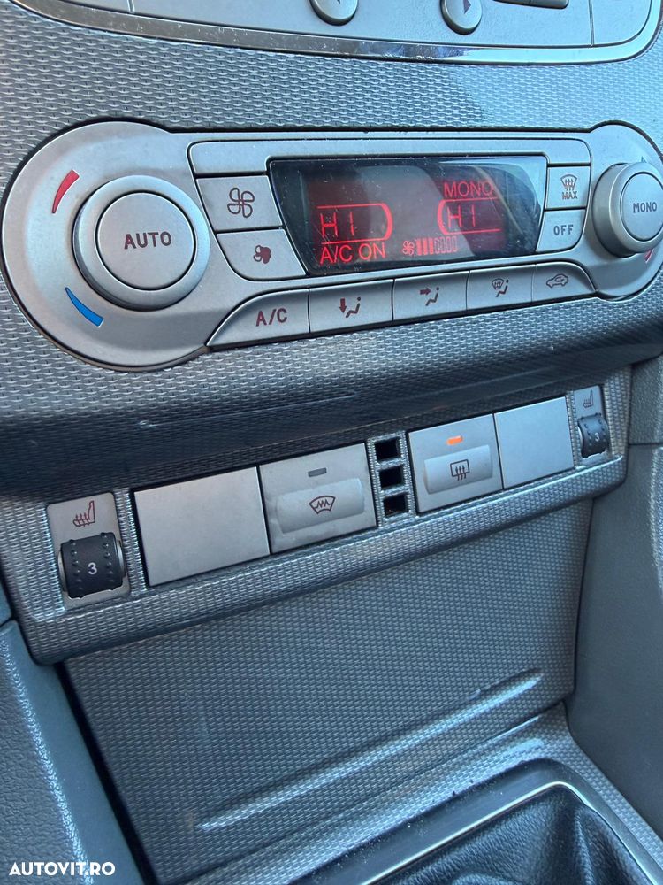 Ford Focus 1.6 TDCi DPF Titanium - 10