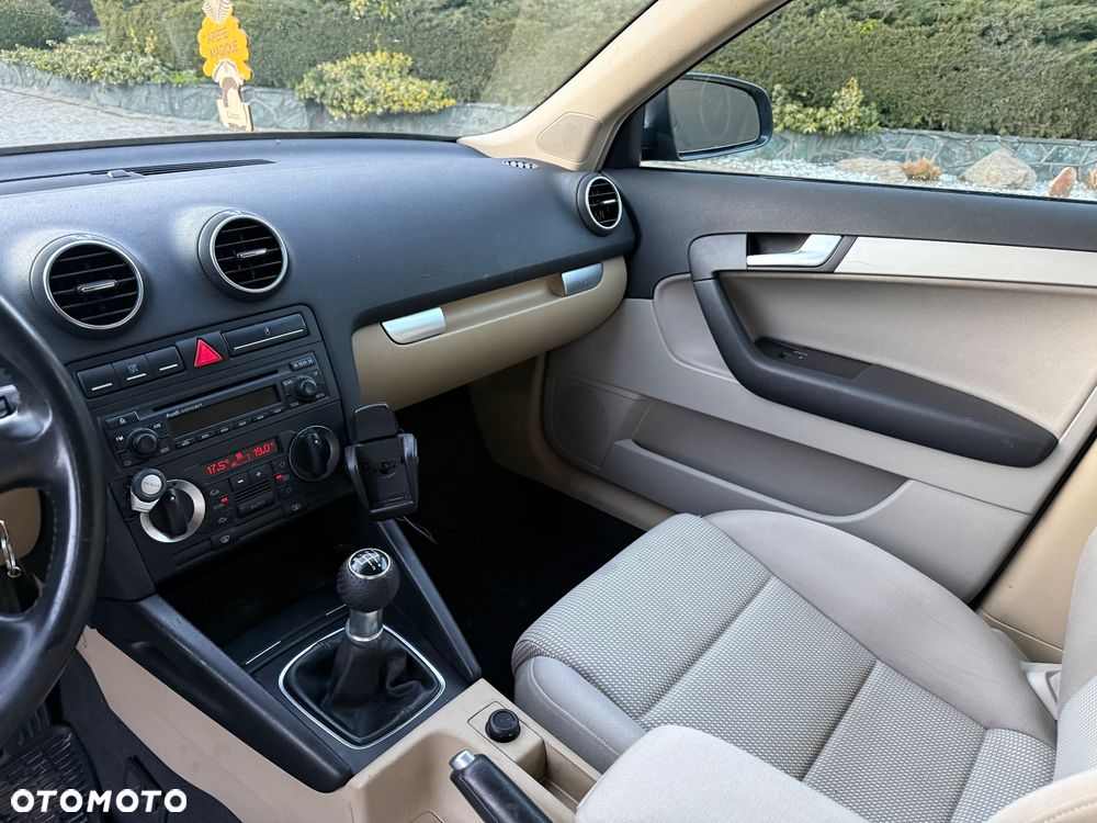 Audi A3 Sportback 1.6 Ambiente - 16