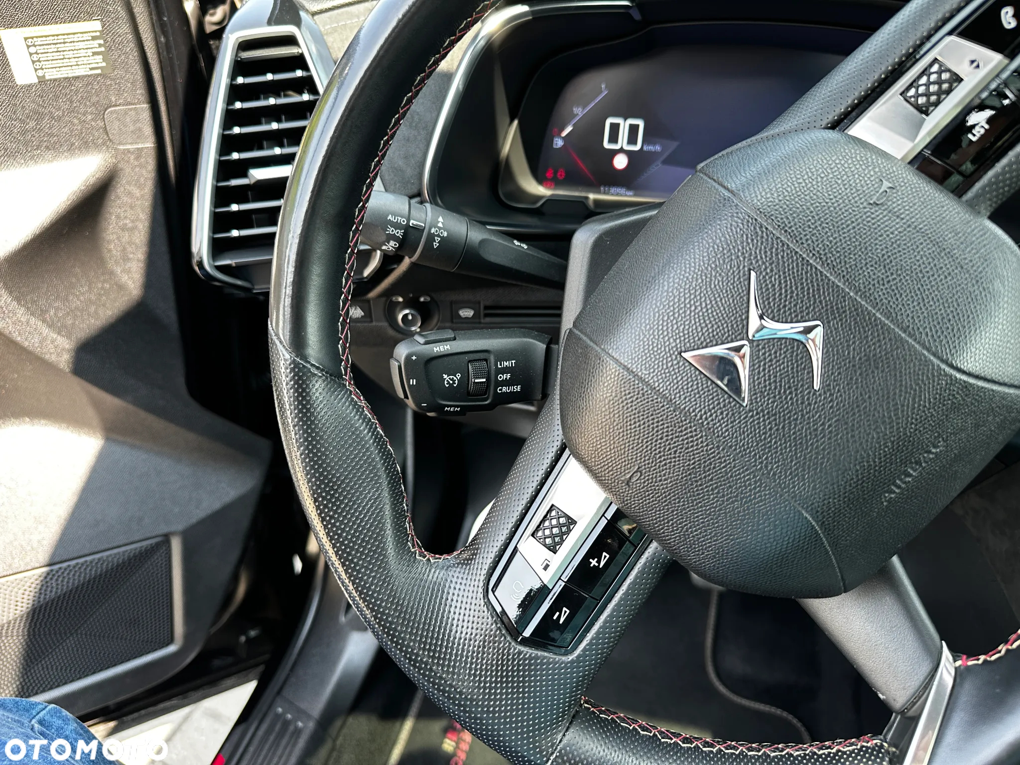 DS Automobiles DS 7 Crossback - 12