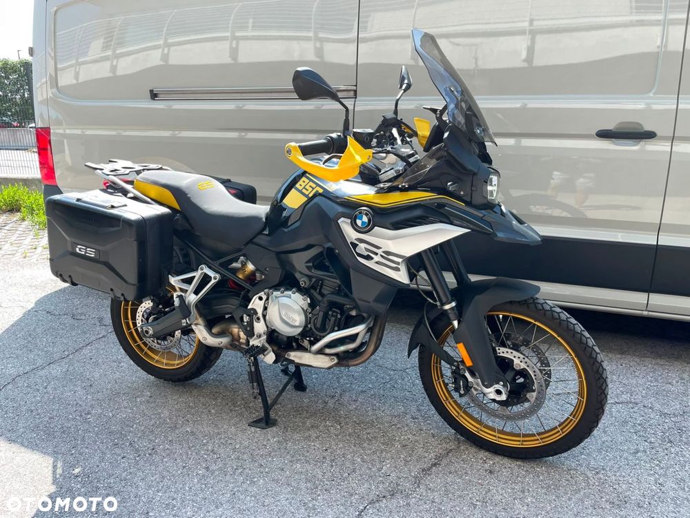 BMW F - 22