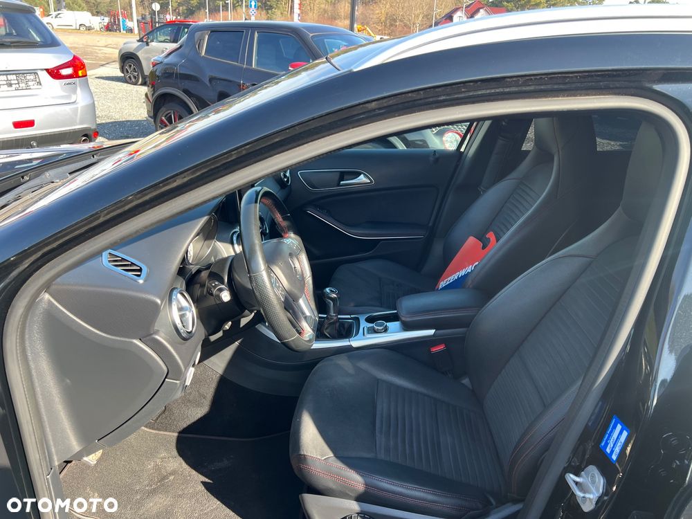 Mercedes-Benz GLA 200 AMG Line - 13