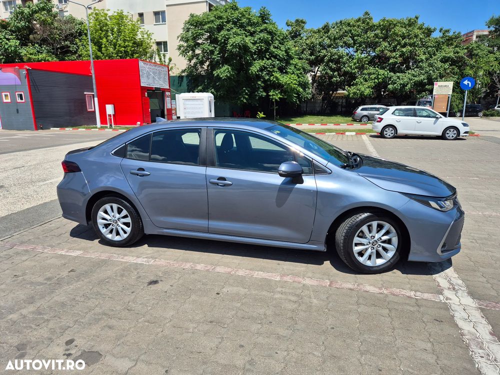 Toyota Corolla 1.8 Business Edition - 11