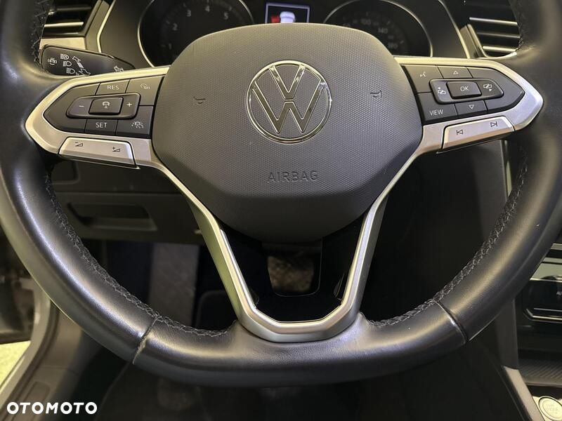 Volkswagen Passat - 13