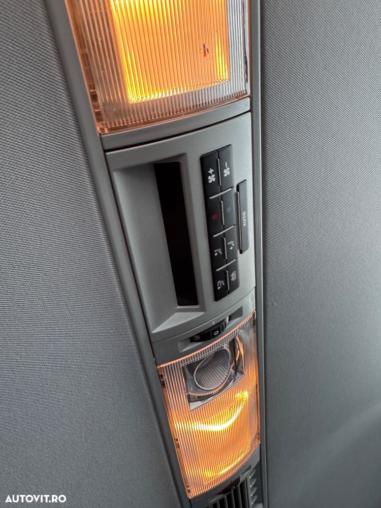 Volkswagen Multivan - 20