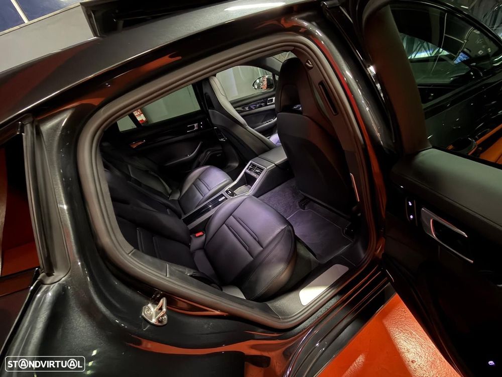 Porsche Panamera 4 S - 12